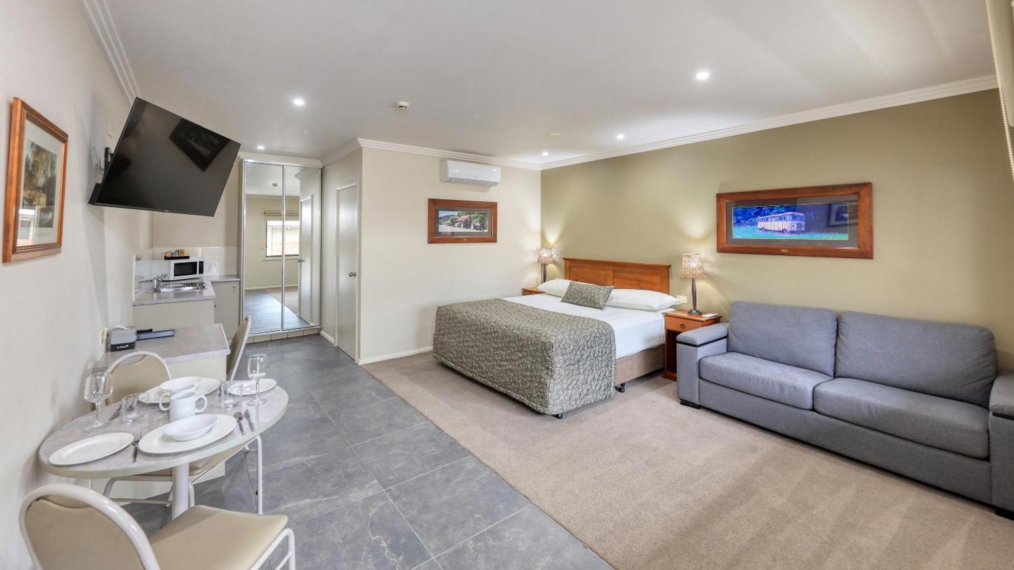 The Saltbush Motor Inn Hay Buitenkant foto