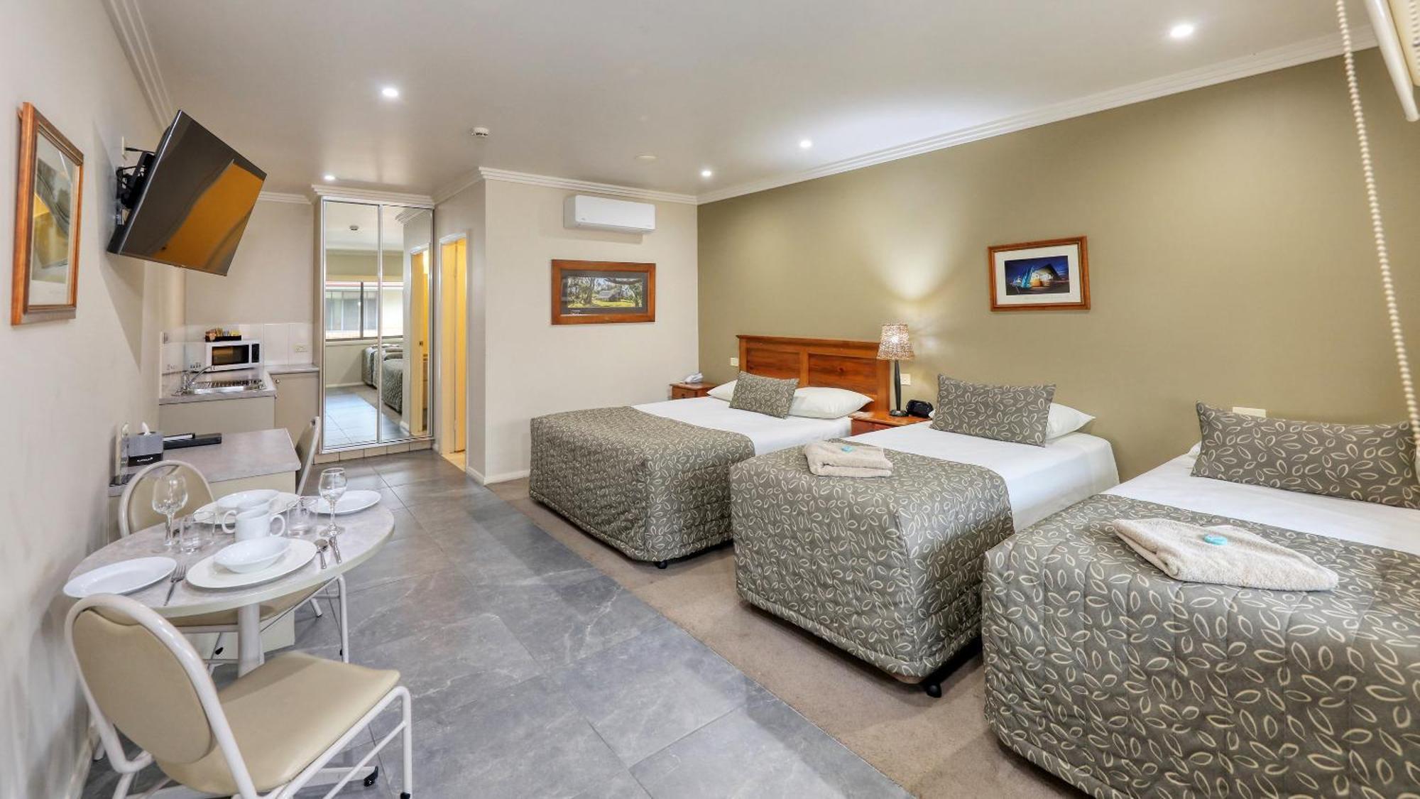 The Saltbush Motor Inn Hay Buitenkant foto