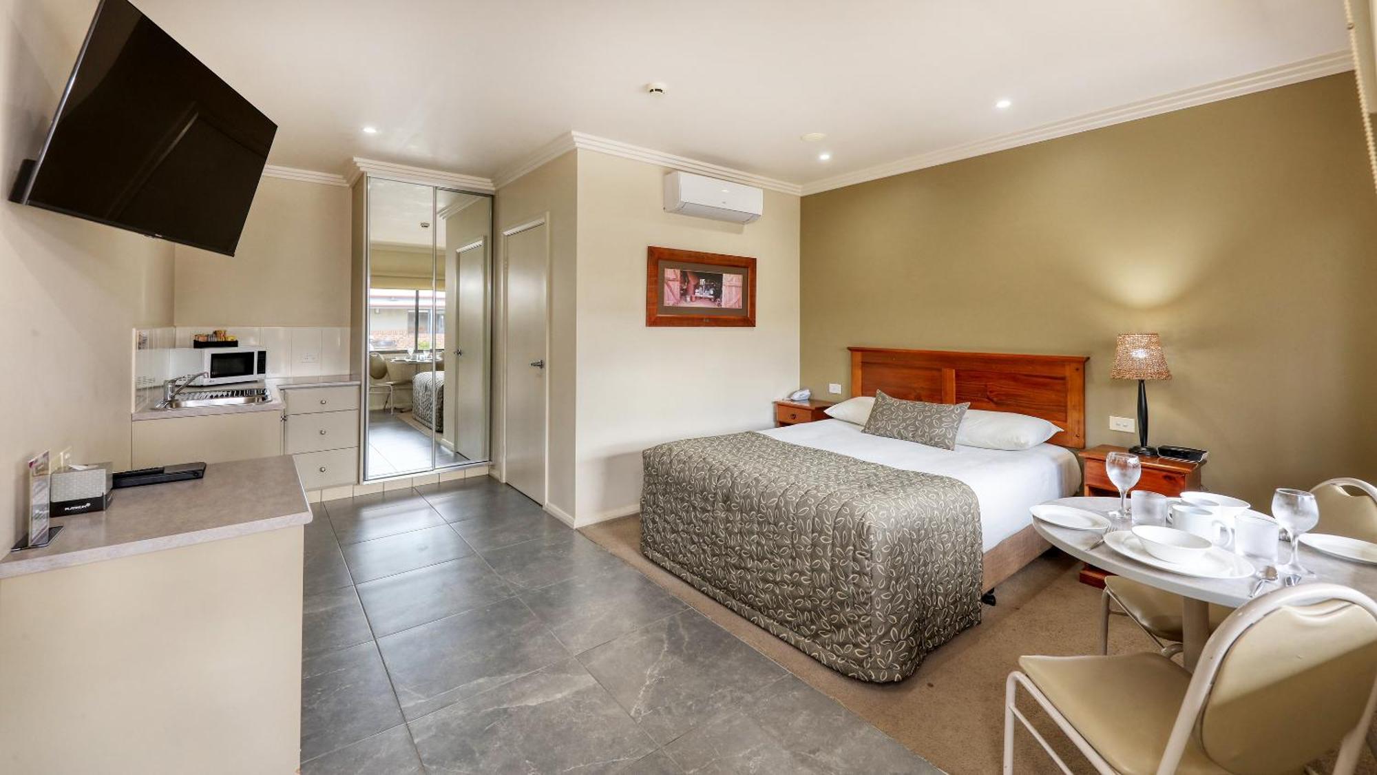The Saltbush Motor Inn Hay Buitenkant foto