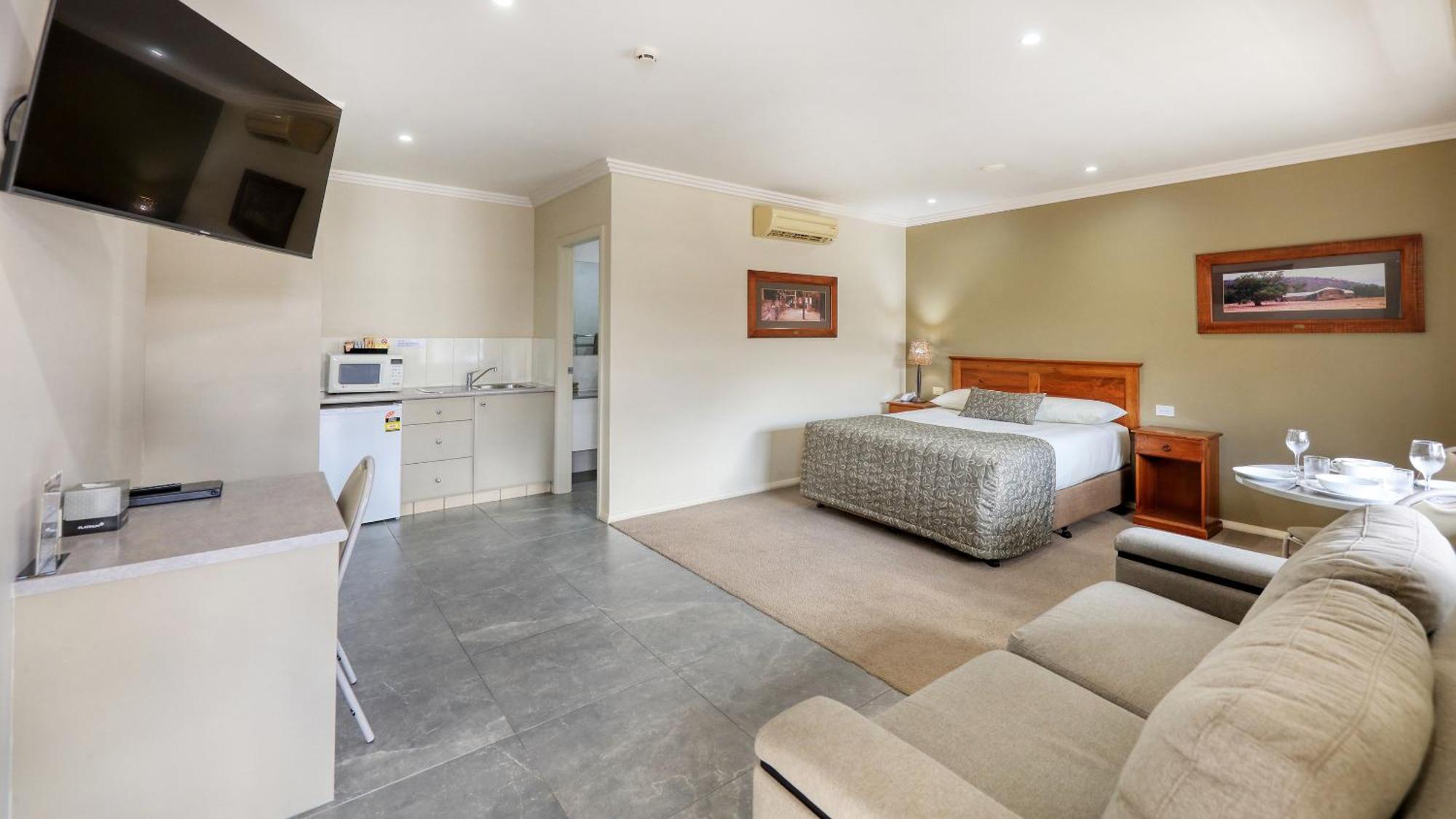 The Saltbush Motor Inn Hay Buitenkant foto