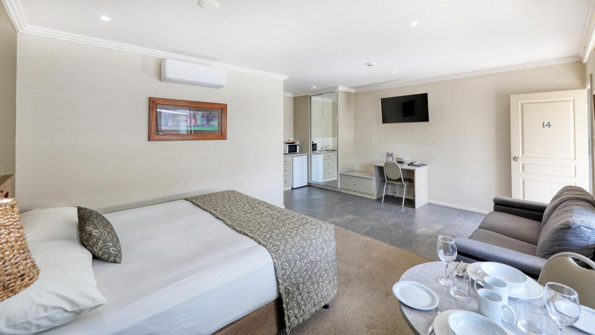 The Saltbush Motor Inn Hay Buitenkant foto