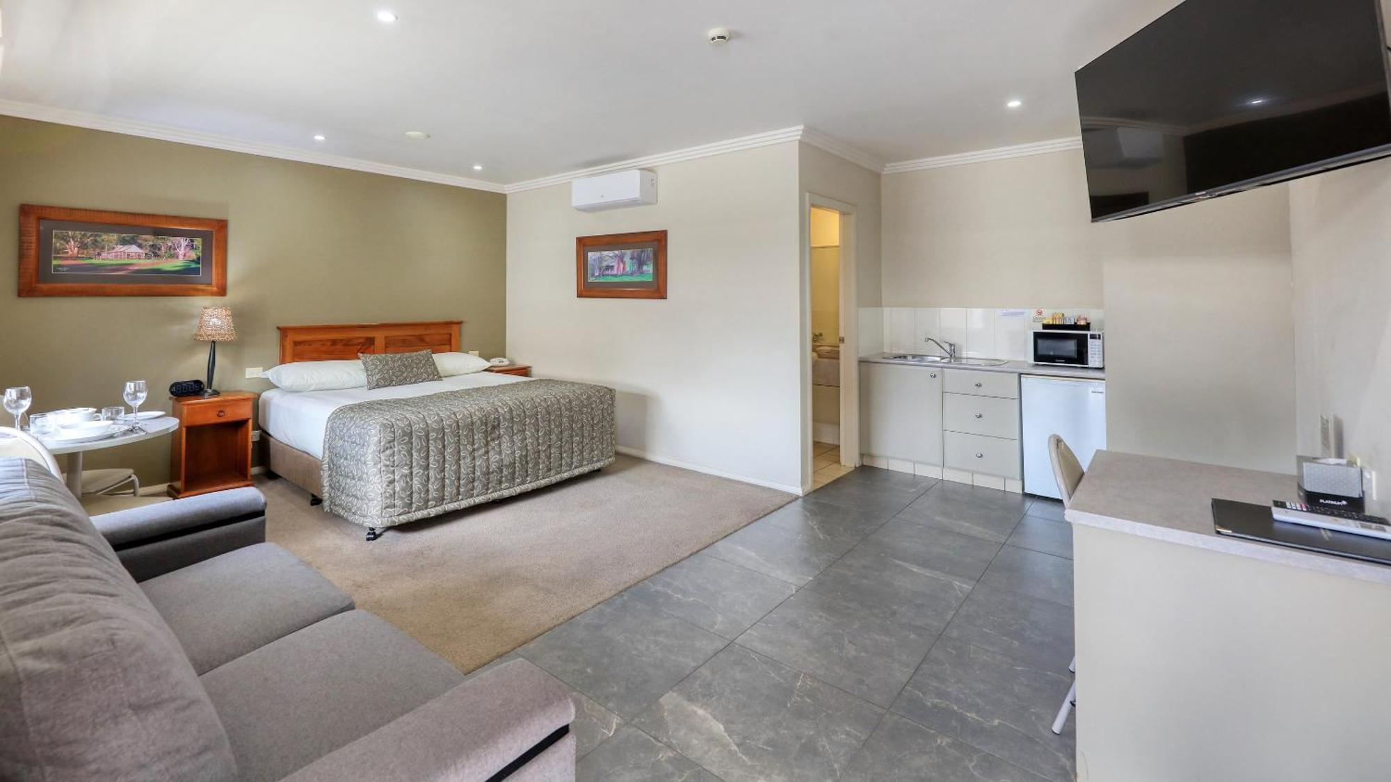 The Saltbush Motor Inn Hay Buitenkant foto