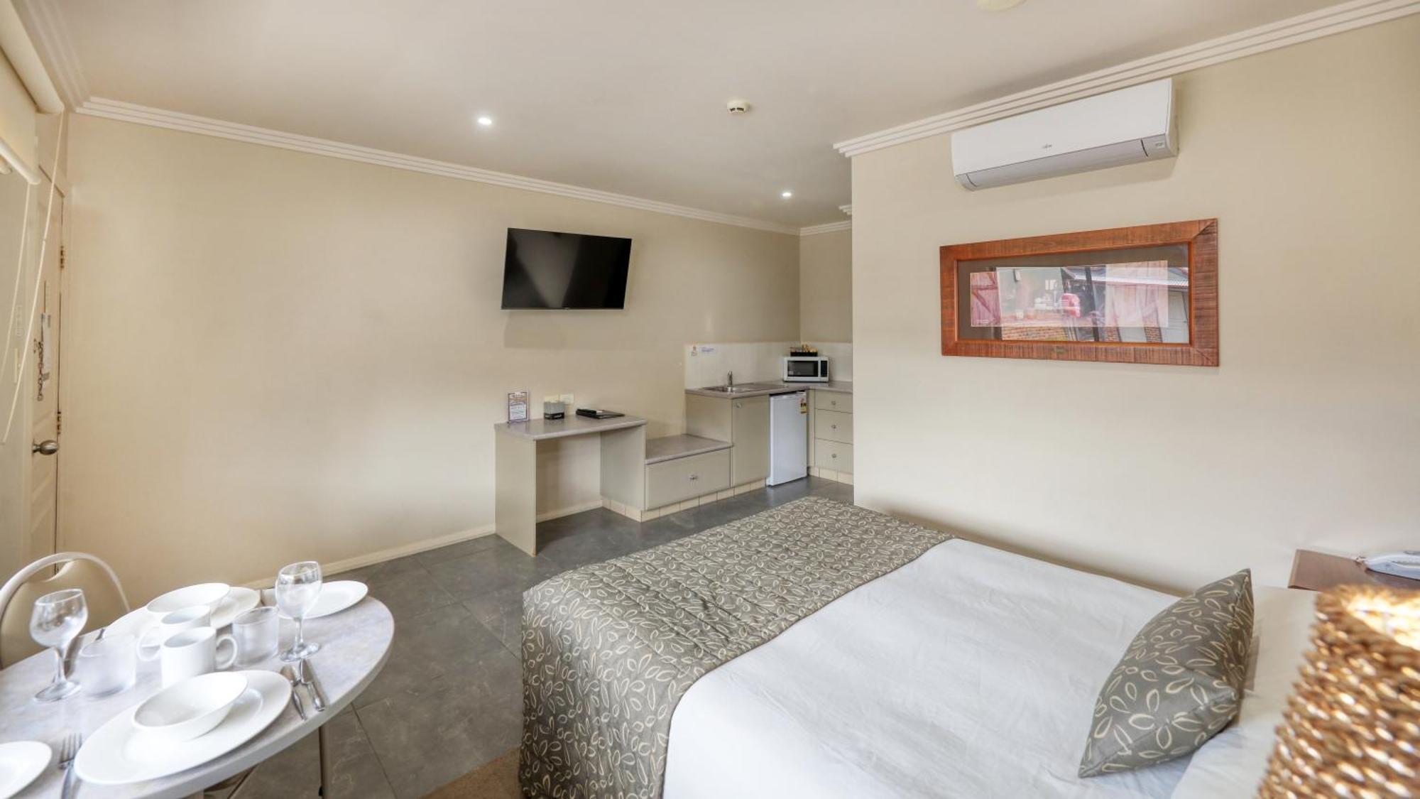The Saltbush Motor Inn Hay Buitenkant foto