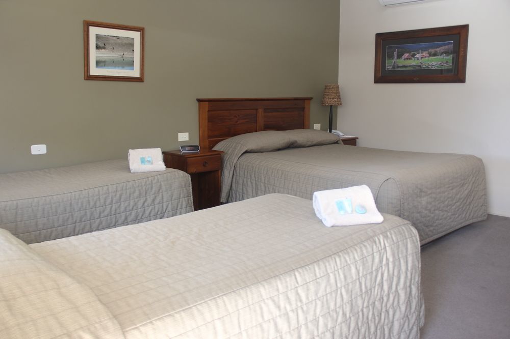 The Saltbush Motor Inn Hay Buitenkant foto