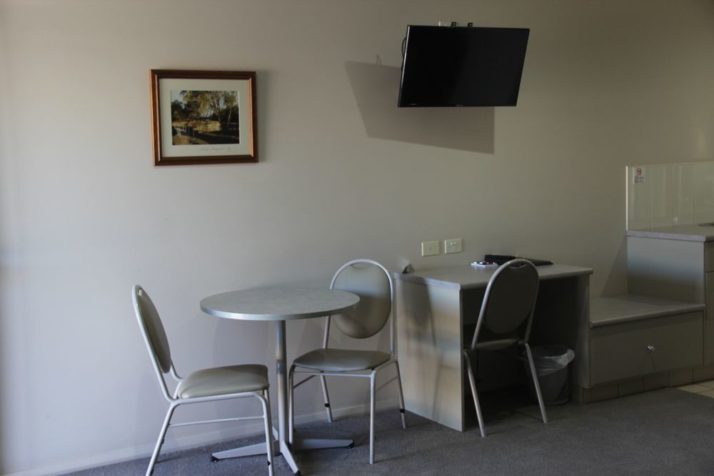 The Saltbush Motor Inn Hay Buitenkant foto