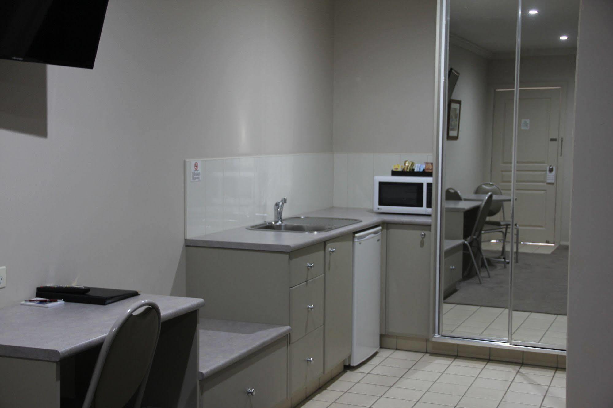 The Saltbush Motor Inn Hay Buitenkant foto